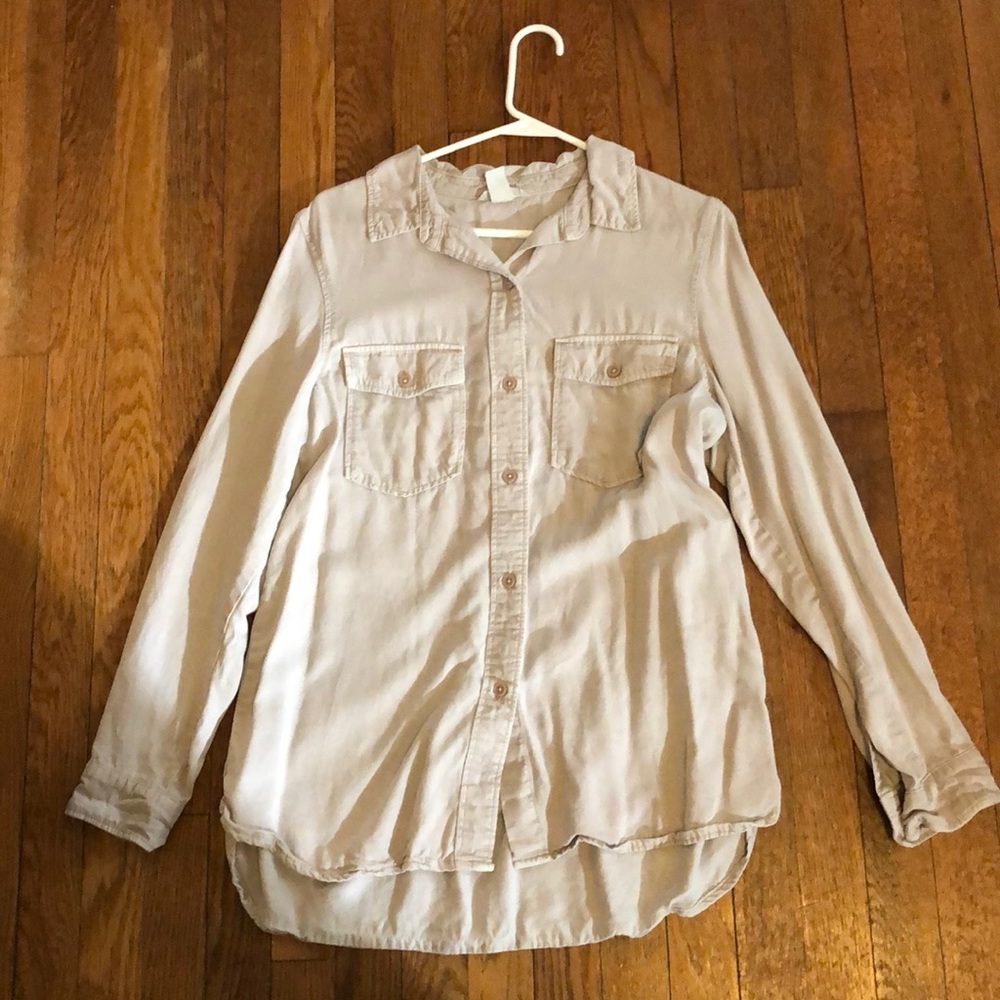 H&M woman’s size 8 off white long sleeve blouse